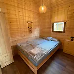Z Widokiem Jeziora Ferienhaus Borsk